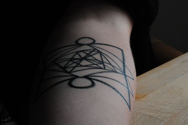 photo tatouage géométrique berlin